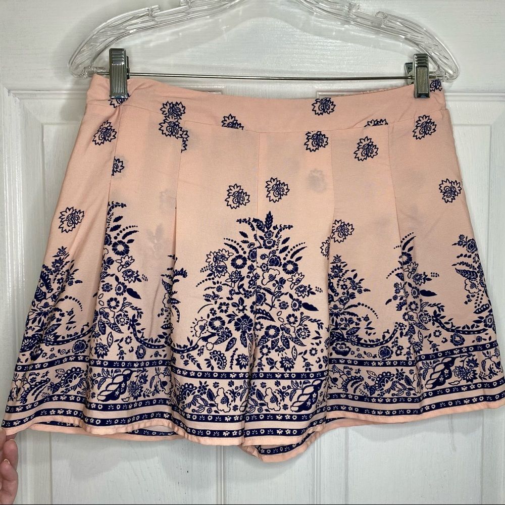 Mine pink and navy pleated floral flutter shorts L